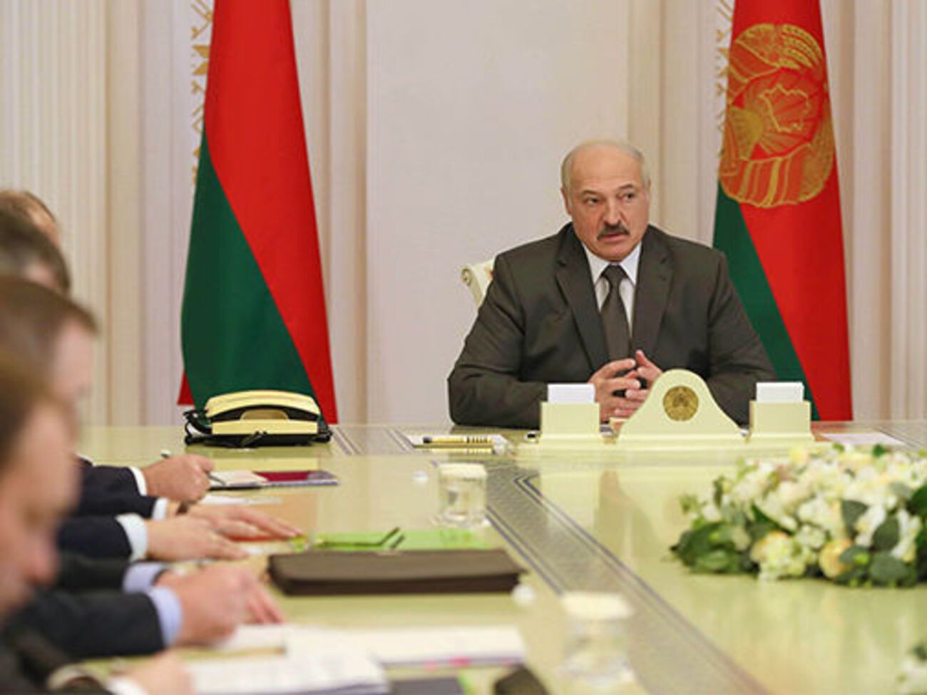 Лукашенко: Тем, кто выехал после наших предупреждений, &ndash; никаких чартеров