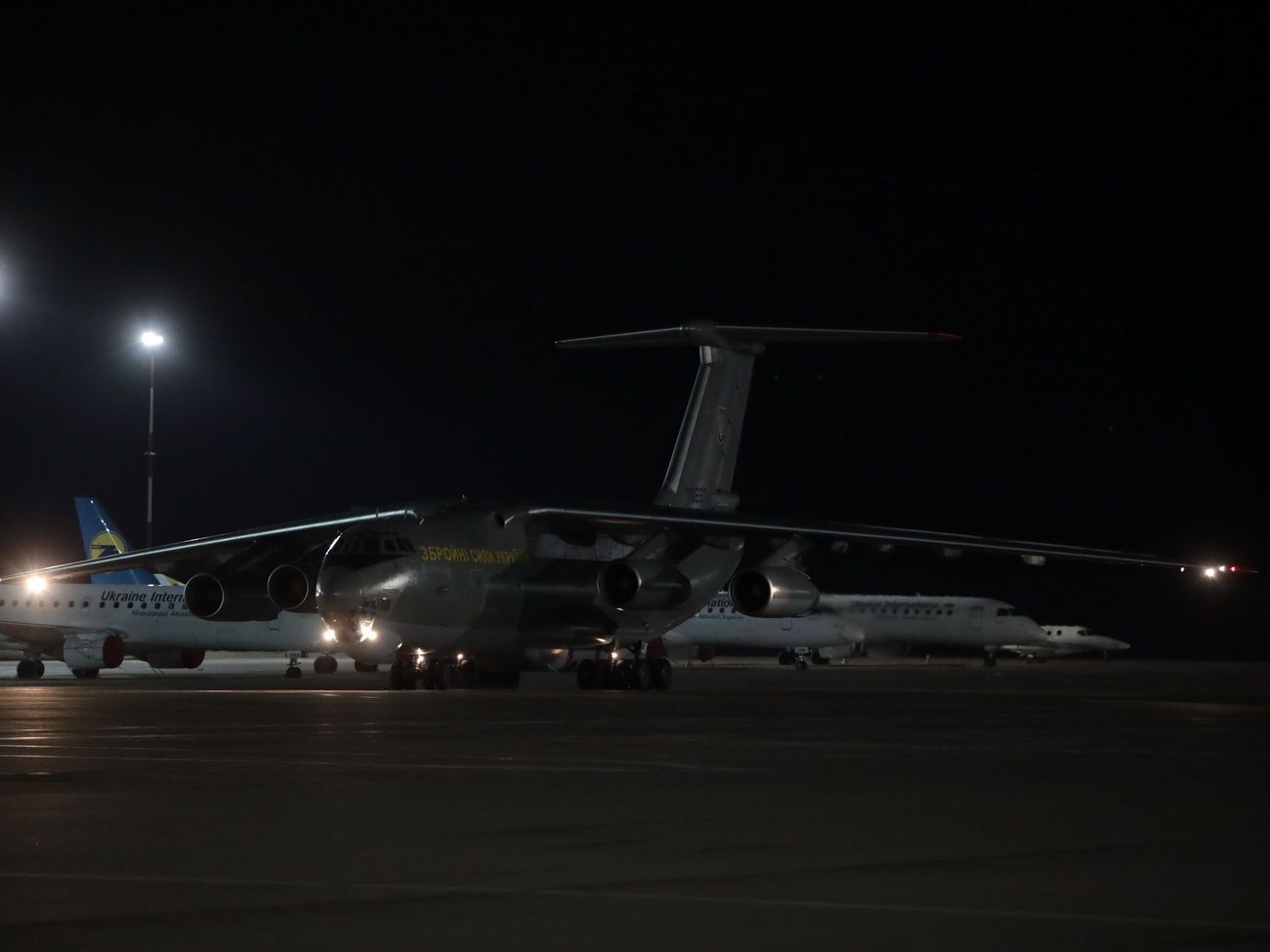 Тесты доставили самолетом ВСУ