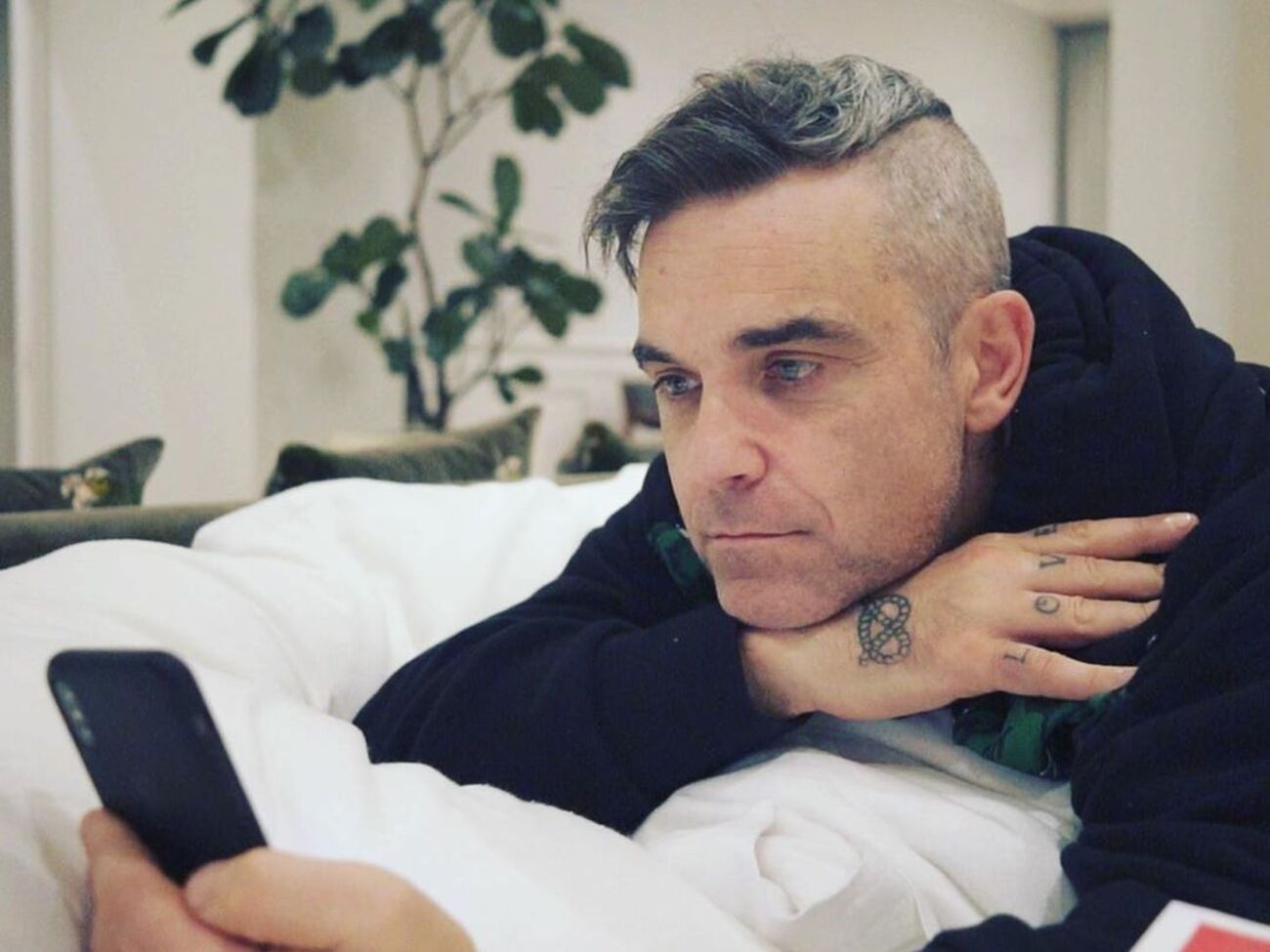 Уильямс назвал свой онлайн-перформанс коронаоке