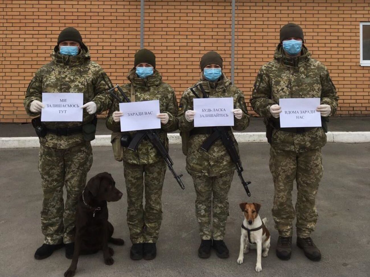 Сегодня пограничники будут оформлять украинцев с эвакуационных поездов из Латвии и Польши