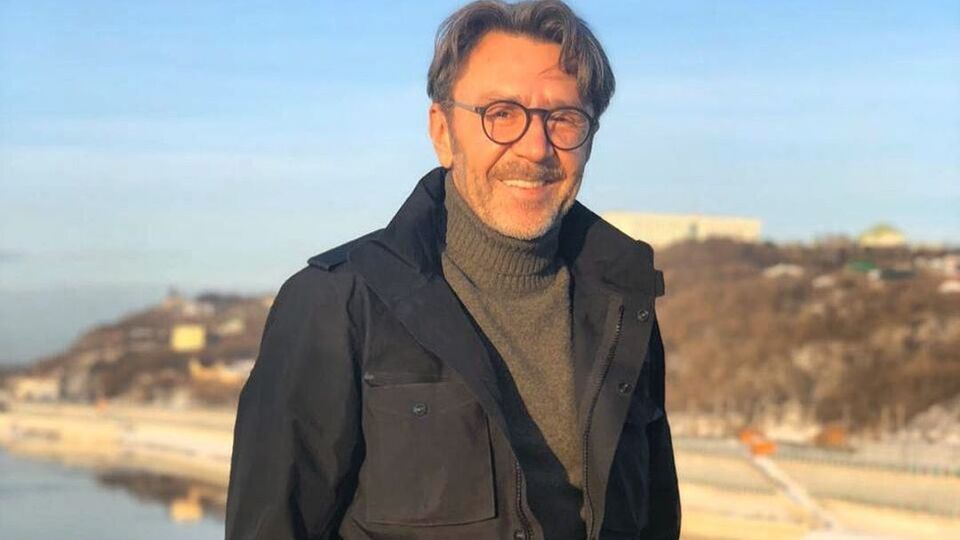 Шнуров: Мы гордимся всей Россией, есть в сердцах горение. Это вклад наш непосильный в здравоохранение