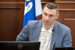 Кличко: В аптеках и магазинах мы вводим дополнительные ограничения по количеству посетителей