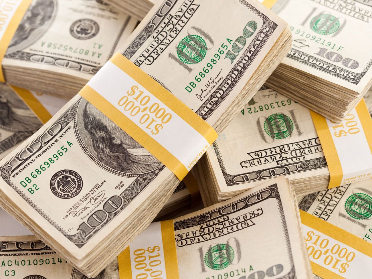 Середньоденний попит на готівкову валюту в Україні становить $64 млн, у деякі дні в березні він зростав до $148 млн