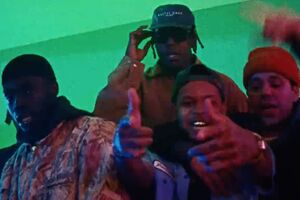 Действие ролика происходит на вечеринке