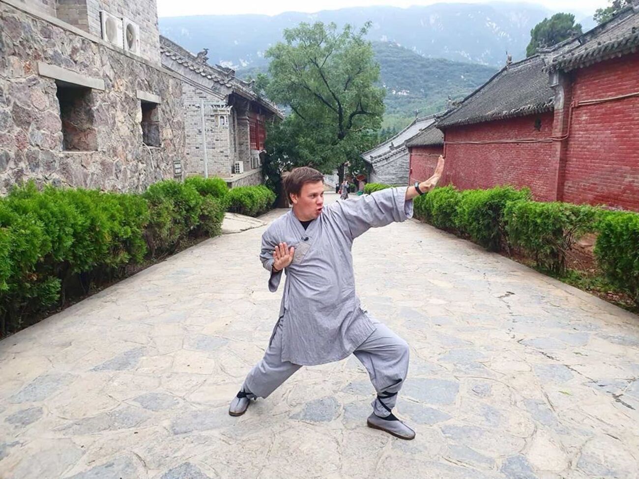 Комаров рассказал, как защищается от коронавируса