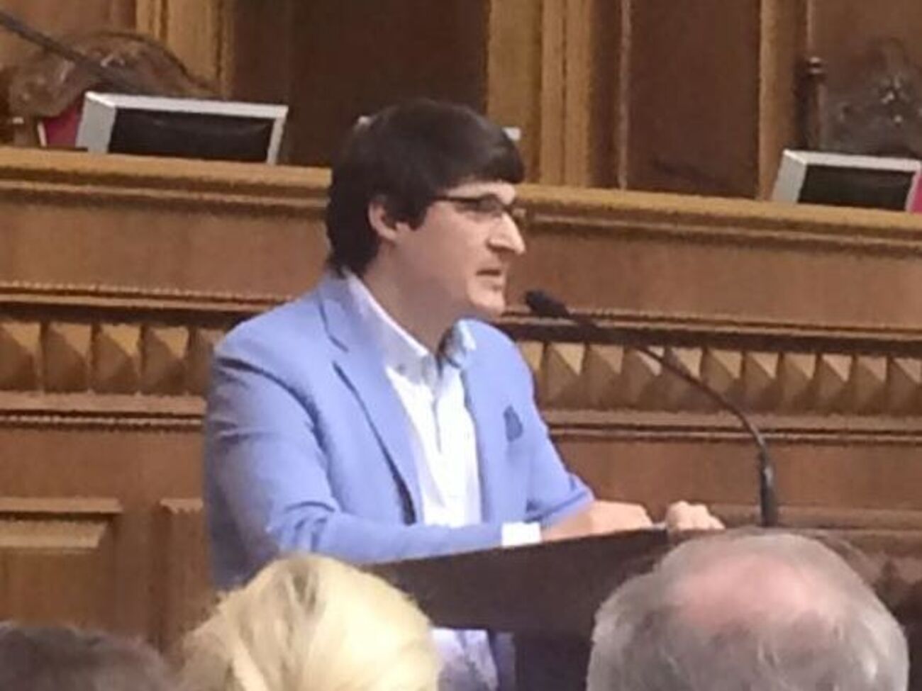 Если не наберется голосов для введения ЧП, все увидят, что король и его окружение слабые. А слабых королей никто не боится