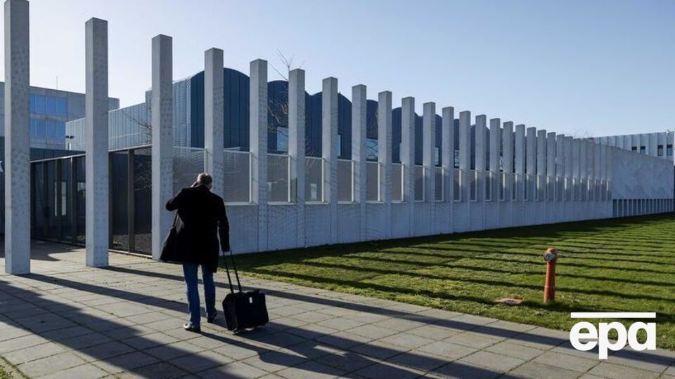 Судовий процес проводять у юридичному комплексі поруч з аеропортом "Схіпгол"