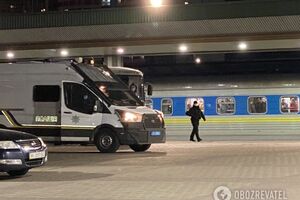 Пассажиров поезда отпустили через несколько часов после прибытия