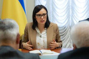 Ковалів не відкидає, що на строк від трьох до шести місяців буде урізано "зарплати окремих органів, які були ринковими і високими"