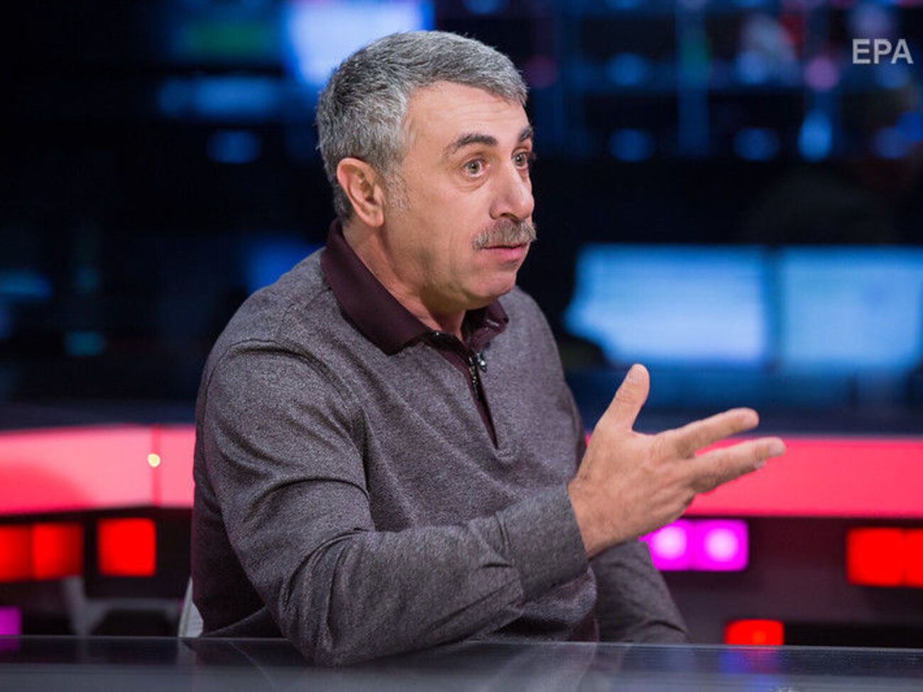 Комаровський: Є закон, а є епідеміологія