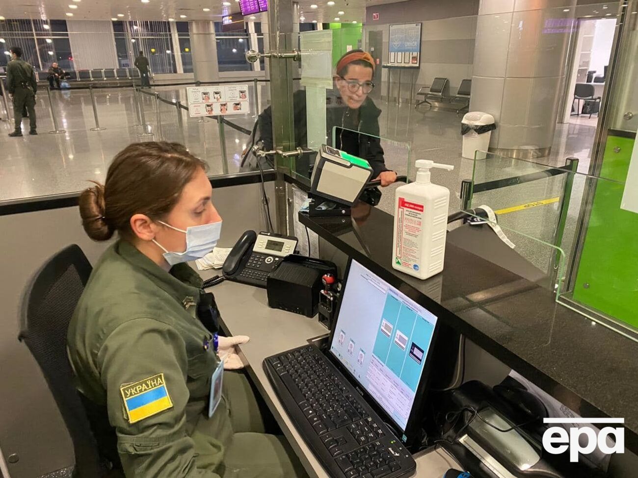 Прикордонники беруть з українців, які прибувають у країну, підписку про подальшу самоізоляцію