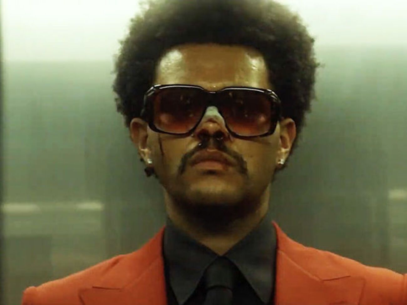 The Weeknd у кліпі переслідує дівчину