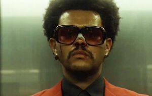 The Weeknd у кліпі переслідує дівчину