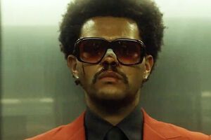 The Weeknd у кліпі переслідує дівчину