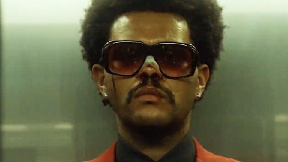 The Weeknd в клипе преследует девушку
