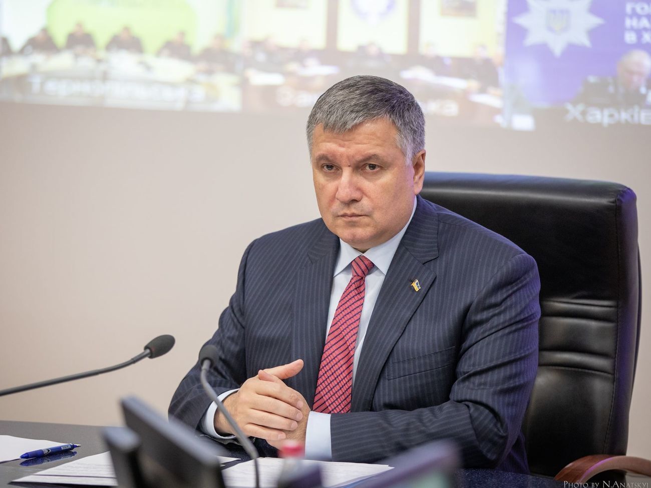 Наразі для зупинення поширення коронавірусу потрібен загальний карантин, заявив Аваков
