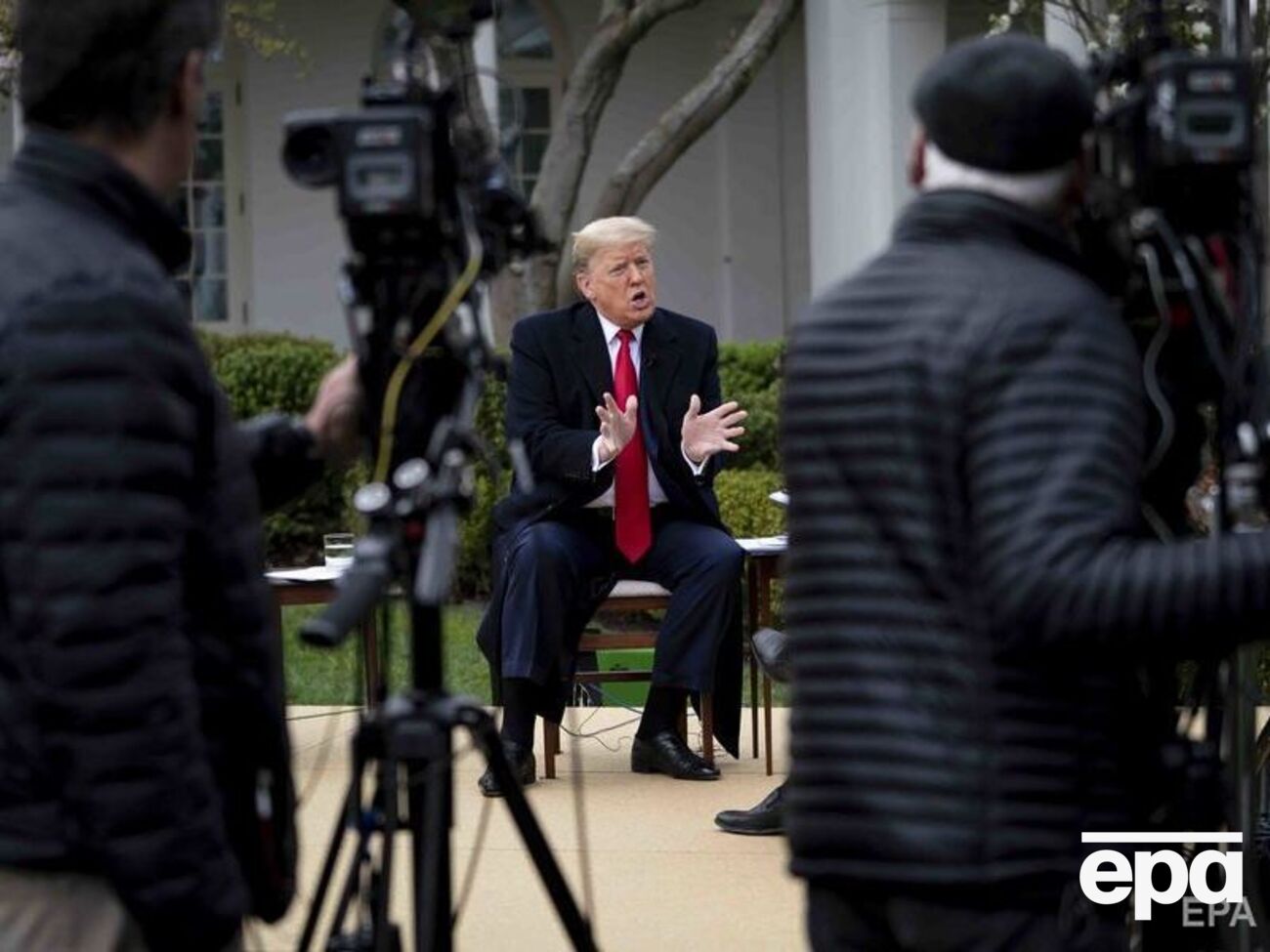 Трамп вважає, що тисячі американців можуть накласти на себе руки, якщо економіка й далі падатиме