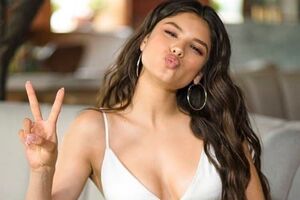 В школе Андраде травили из-за ее акцента