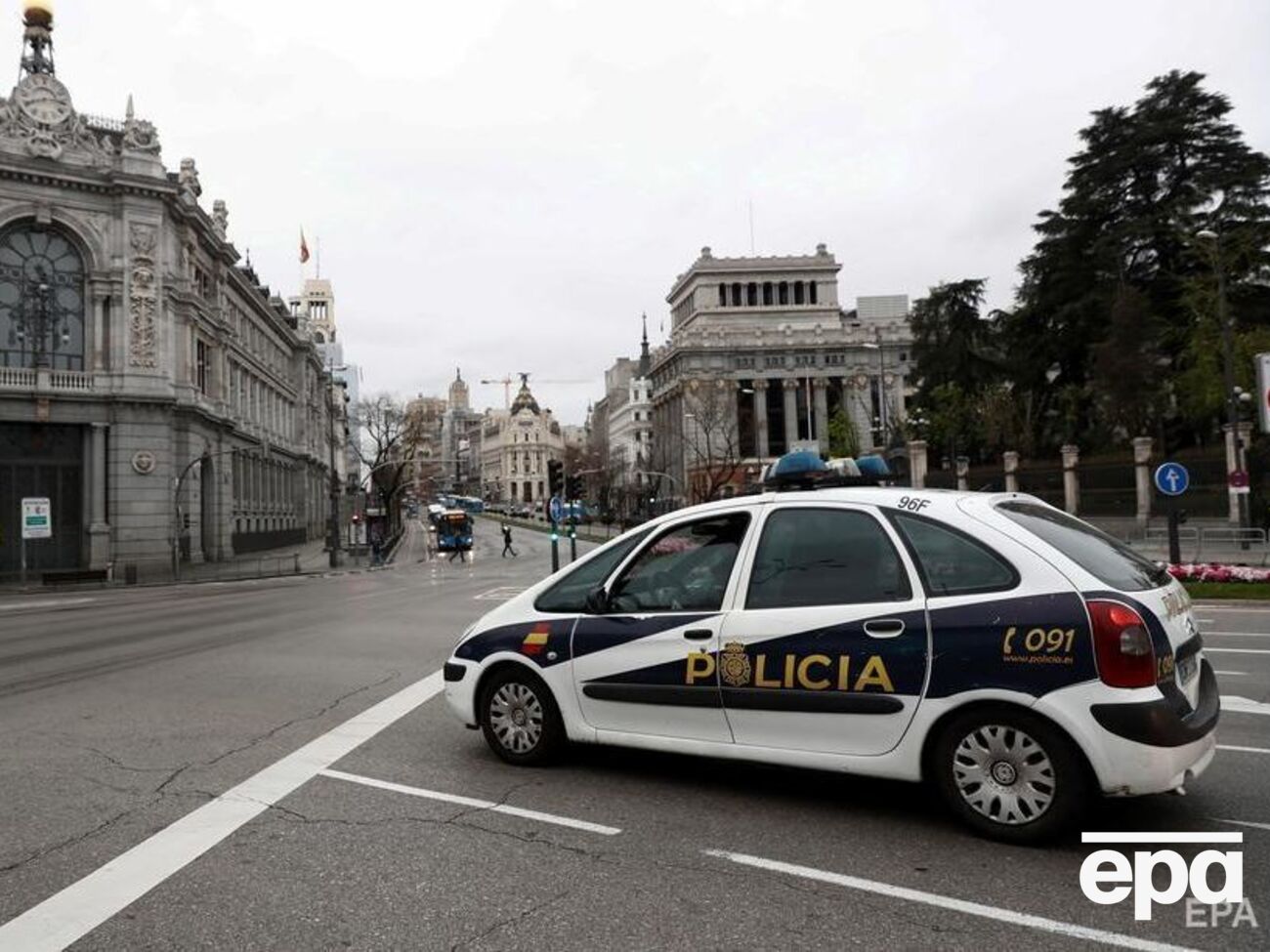 В Испании полицейские решили развлечь жителей