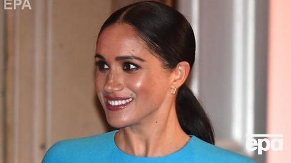 К герцогине Меган обратились в радиоэфире