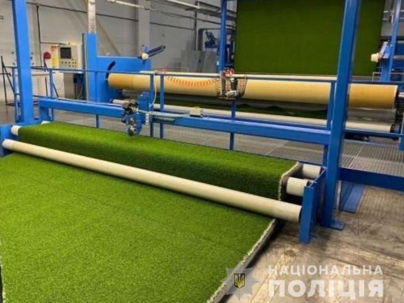 Только одно предприятие имело право на поставку искусственного покрытия для футбольных полей в Киеве, сообщили в Нацполиции