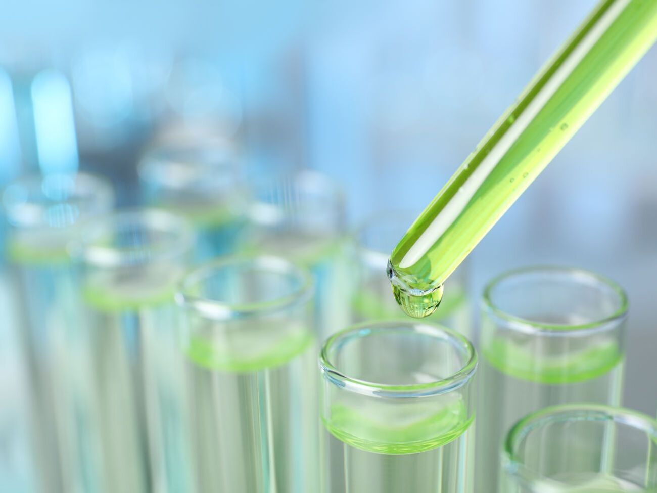 Все трое киевлян, у которых лабораторные исследования подтвердили диагноз, &ndash; мужчины возрастом 31, 36 и 67 лет