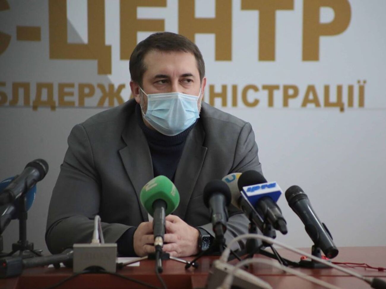 Гайдай повідомив, що хворий перебуває в лікарні Рубіжного