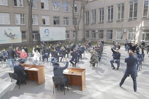 На заседание собралось 36 депутатов
