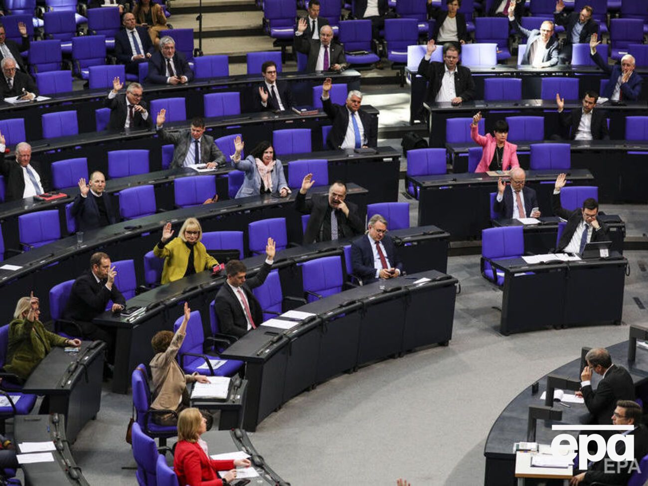 Во время заседания депутаты Бундестага&nbsp;держались на дистанции друг от друга