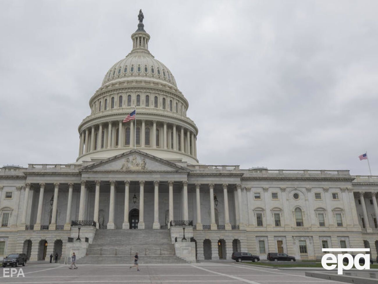 И республиканцы, и демократы в Сенате поддержали пакет мер финансовой помощи