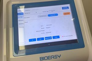 Экспресс-анализатор предназначен для сканирования результатов с иммунофлюоресцентных тест-кассет