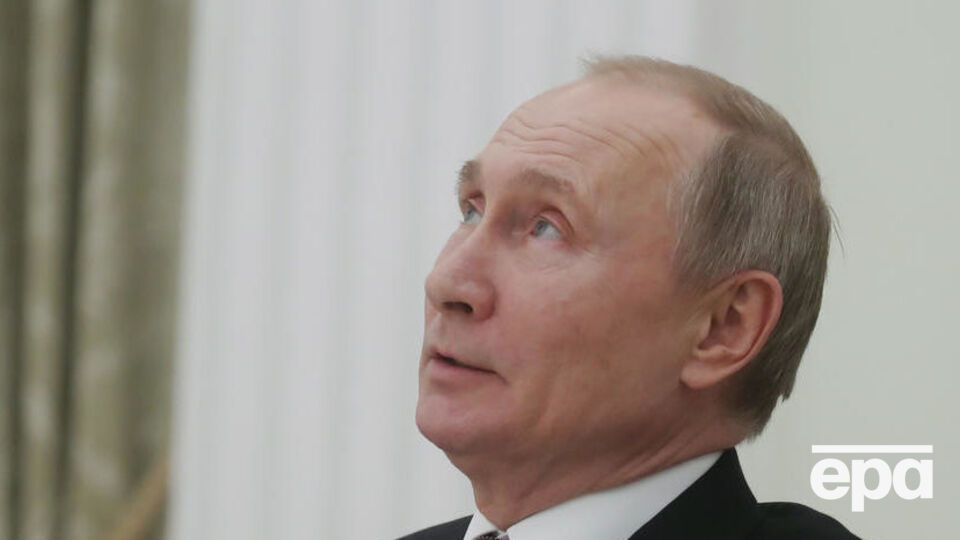 Путін обіймає посаду президента РФ із 2000 року з перервою у 2008–2012 роках, коли він був главою уряду