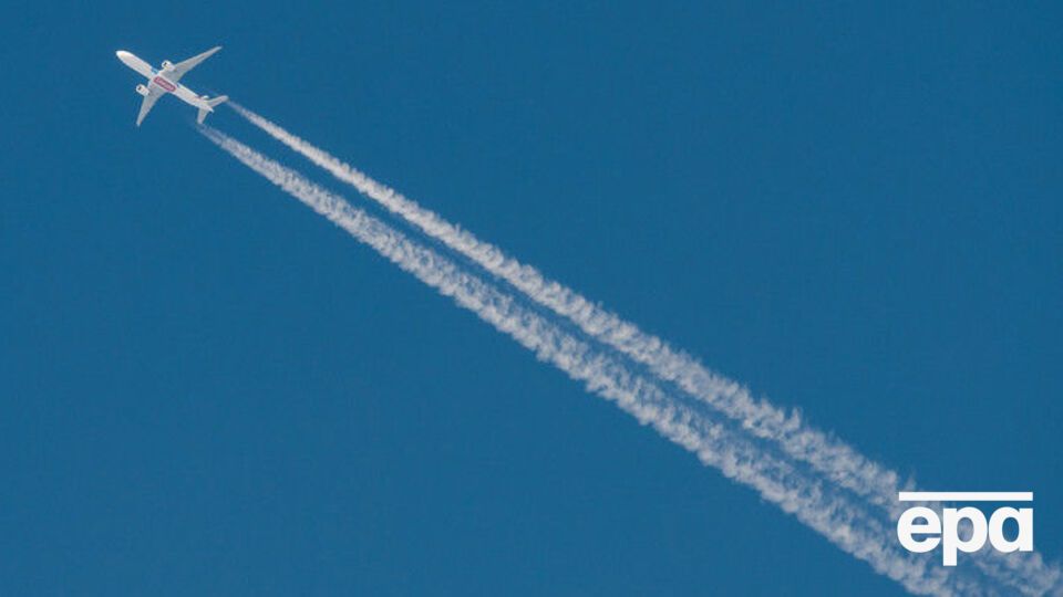 Все самолеты, которые вылетели в течение дня 27 марта, смогут завершить рейсы, заверили в украинском МИД