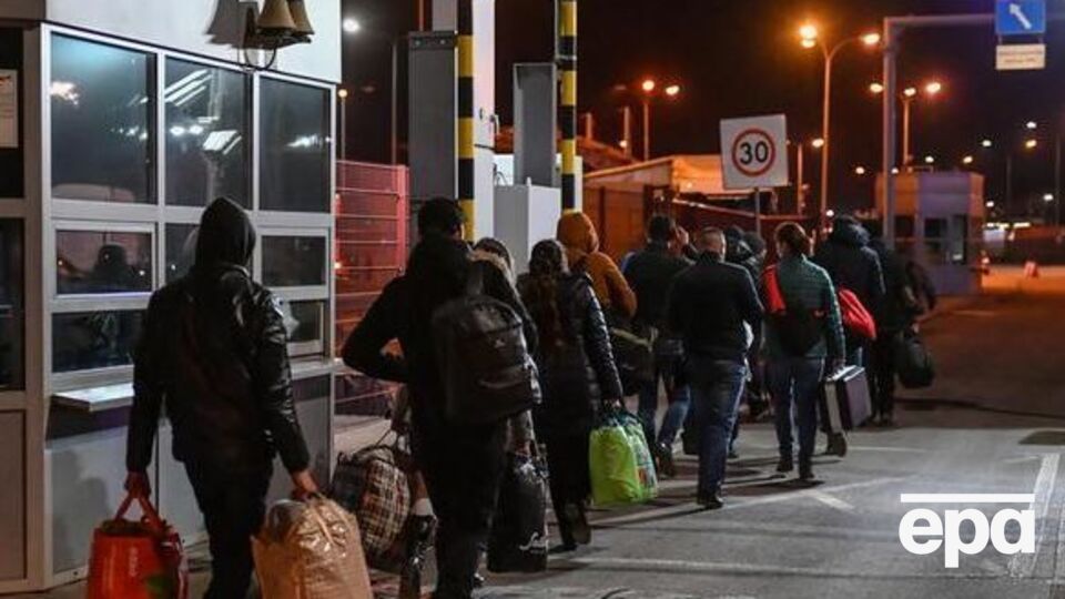 Громадяни, які повертаються в Україну, підписують зобов'язання про самоізоляцію