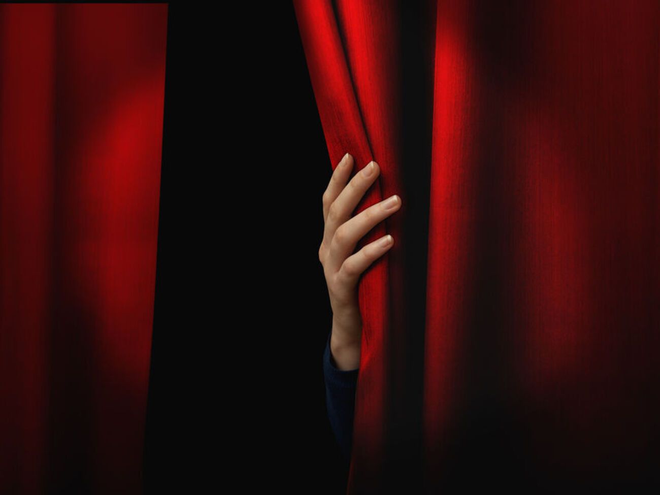 Театральный занавес&nbsp;&ndash; это условная дверь в иллюзорный мир