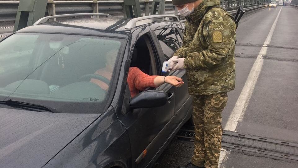 Вимірювання температури стало частиною процедури прикордонного контролю