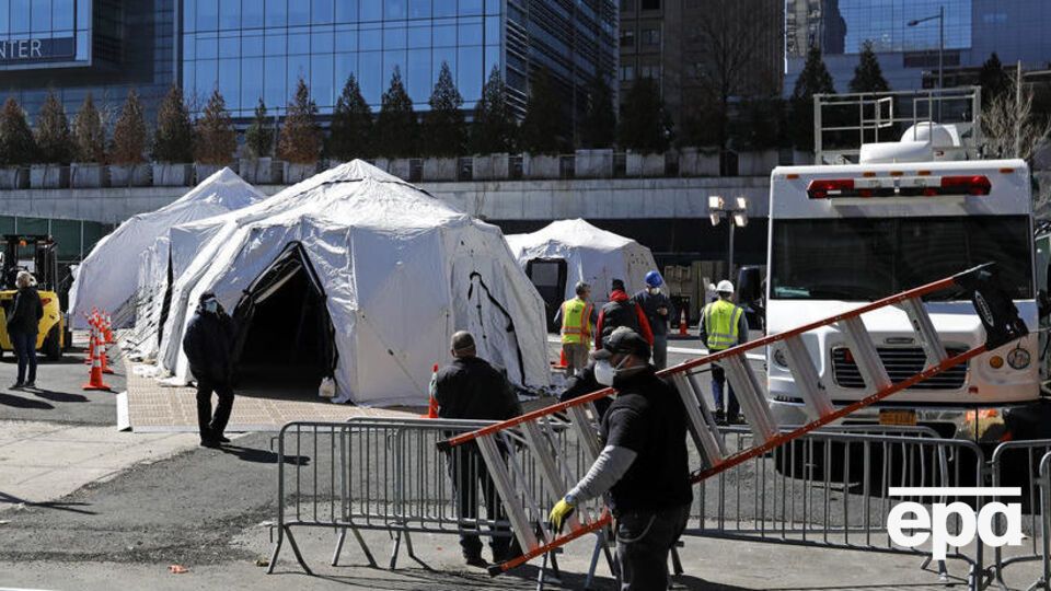Временные морги появились около больниц и офиса сумедэксперта в Нью-Йорке