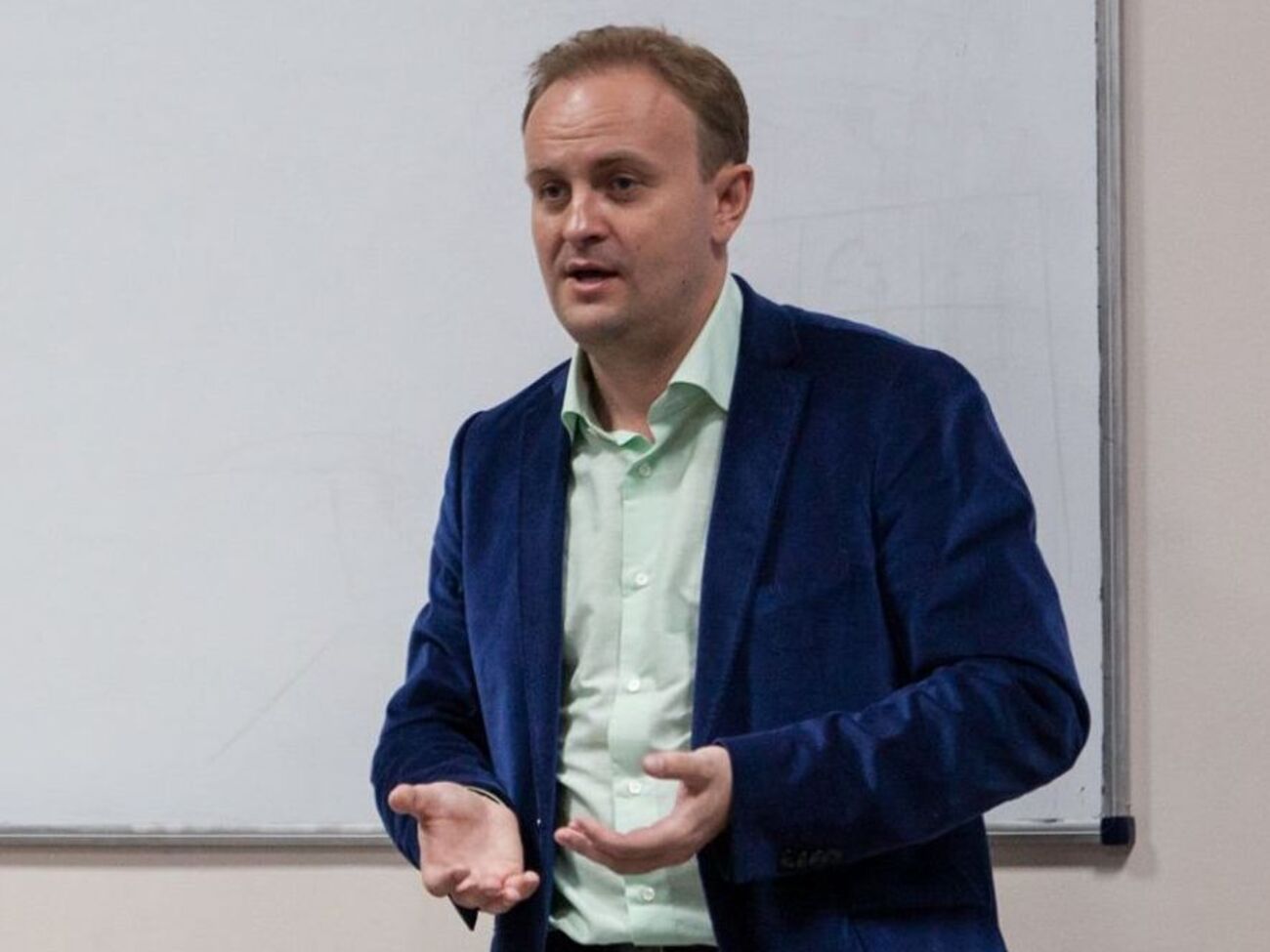 Если эпидемия не на два месяца, а на два года, решение попридержать деньги сейчас через год может показаться единственно верным