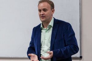 Если эпидемия не на два месяца, а на два года, решение попридержать деньги сейчас через год может показаться единственно верным