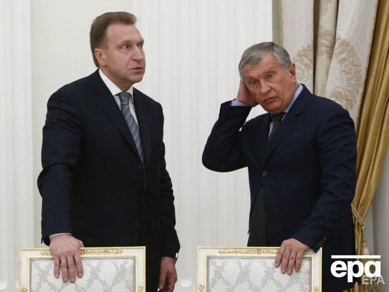 Шувалов (слева) и Сечин (справа), вероятно, посещали страны Европы и Азии в разгар эпидемии