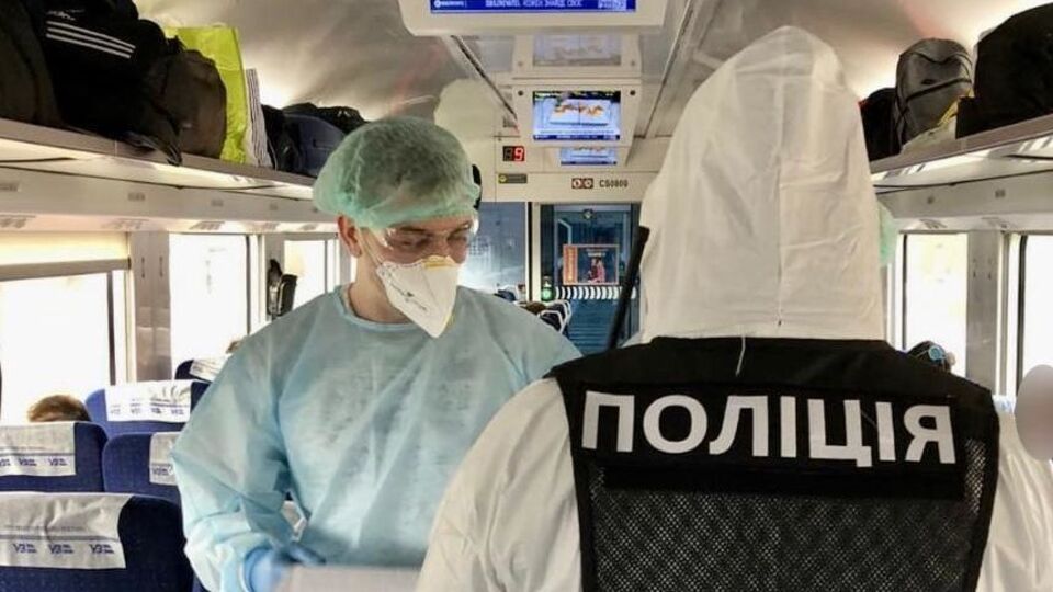 Работники полиции устанавливают круг лиц, которые могли контактировать с инфицированными