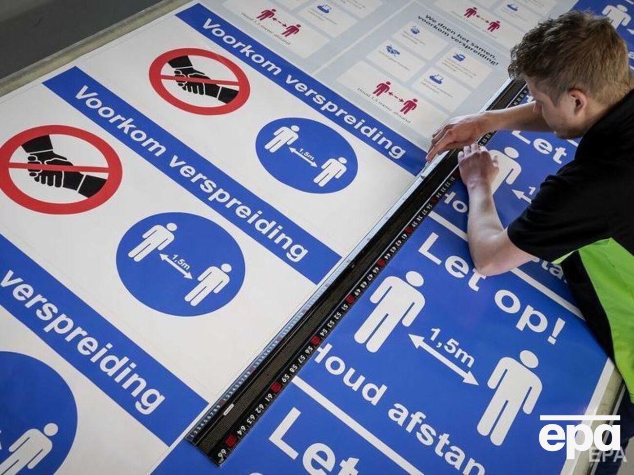 В Нидерландах призывают людей соблюдать дистанцию