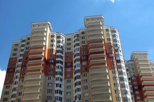 Не користуватися ліфтом, пускати в під'їзд тільки знайомих. Мінрегіон України оприлюднив рекомендації жителям багатоповерхівок. Інфографіка