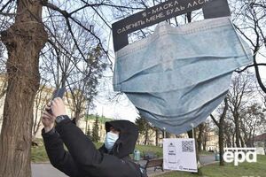 Загальна кількість інфікованих коронавірусом у світі сягнула майже 559 тис.