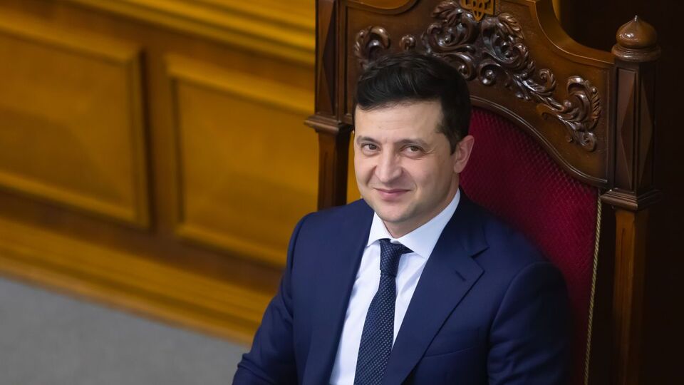 Договоренность о принятии законопроектов о рынке земли и национализированных банках была достигнута на встрече фракции "Слуги народа" с президентом Зеленским