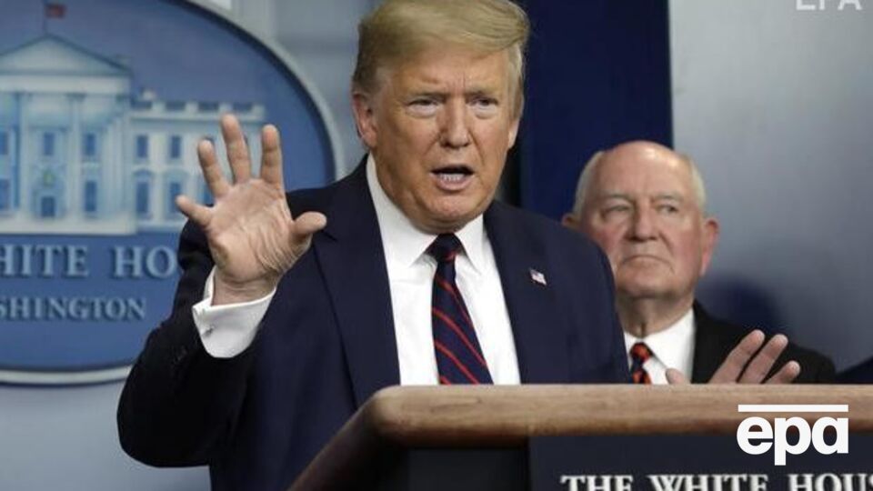 Это заявление Трамп сделал на фоне опасений американцев, что аппаратов ИВЛ американским врачам не хватит