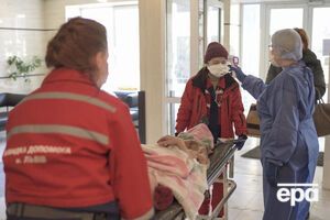 Бригада швидкої допомоги під час транспортування хворого мусить мати всі необхідні засоби індивідуального захисту