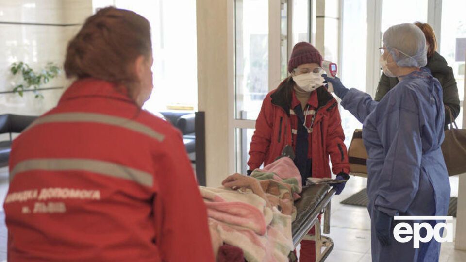 Бригада швидкої допомоги під час транспортування хворого мусить мати всі необхідні засоби індивідуального захисту
