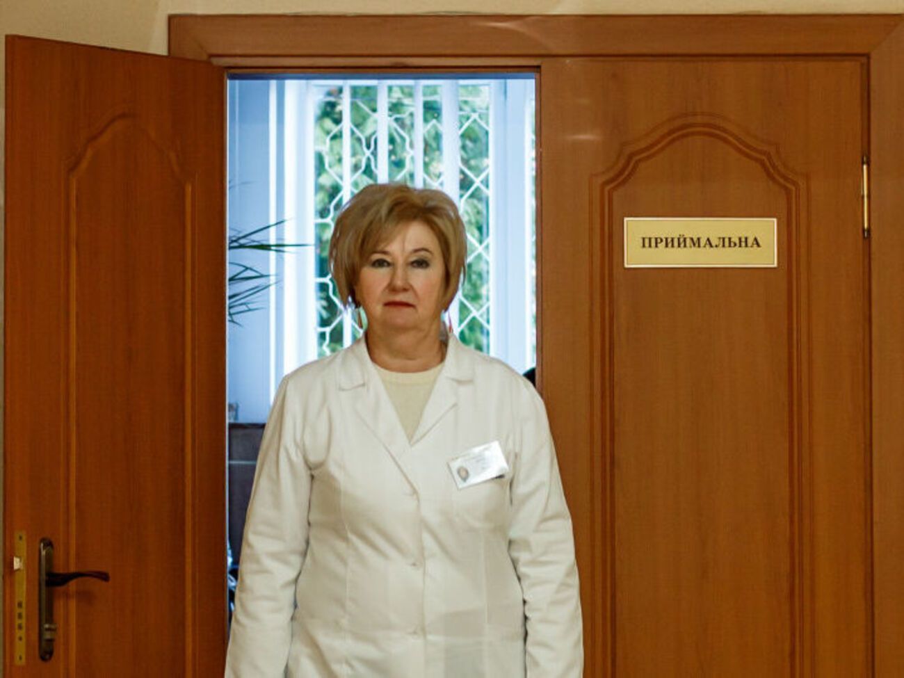 Духневич за кордон не виїжджала