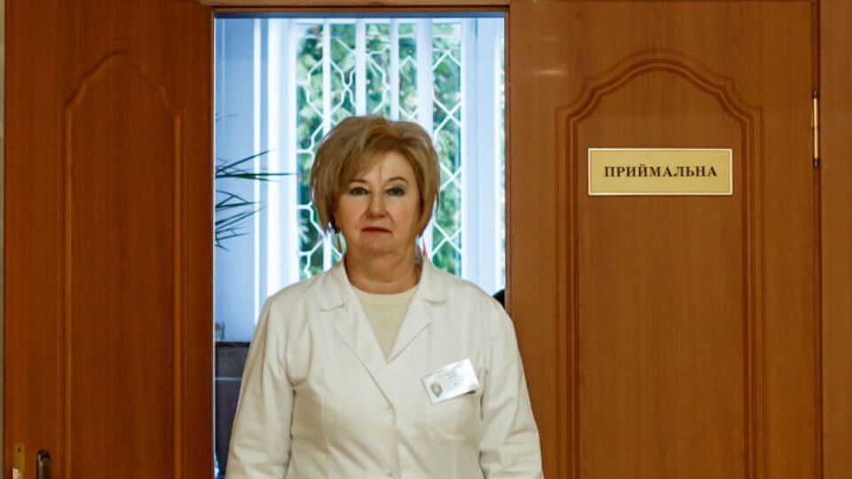 Духневич за кордон не виїжджала